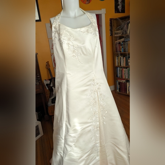 Wedding Dress - Picture 5 of 5